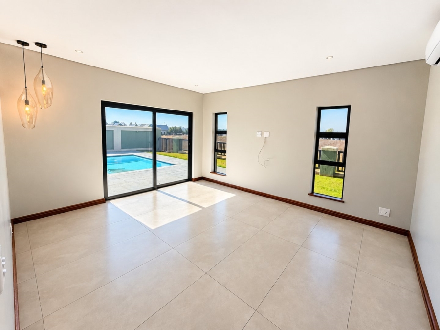 4 Bedroom Property for Sale in Heron Banks Golf Estate Free State